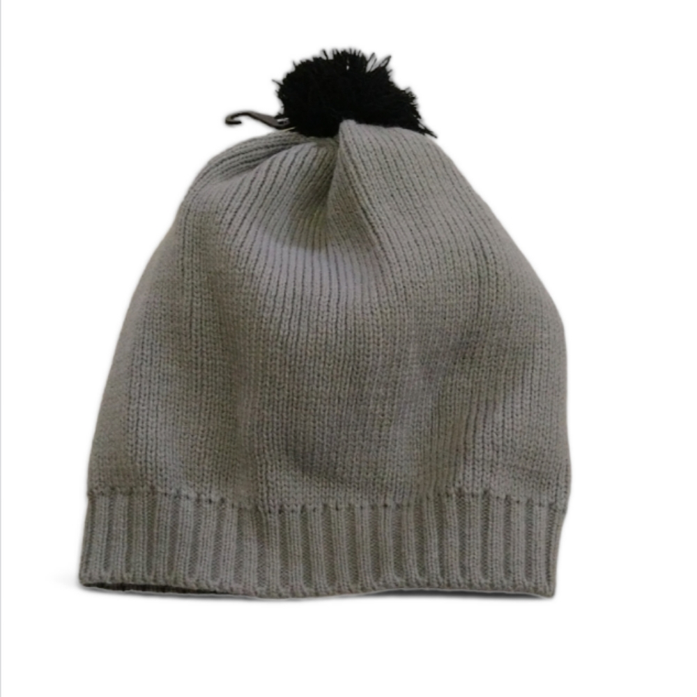6/$15 Ladies gray and black with her pom pom hat NWT